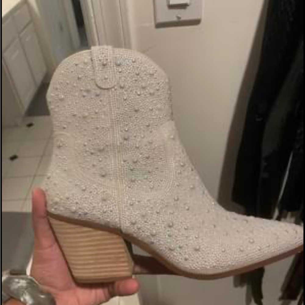 Pearl booties